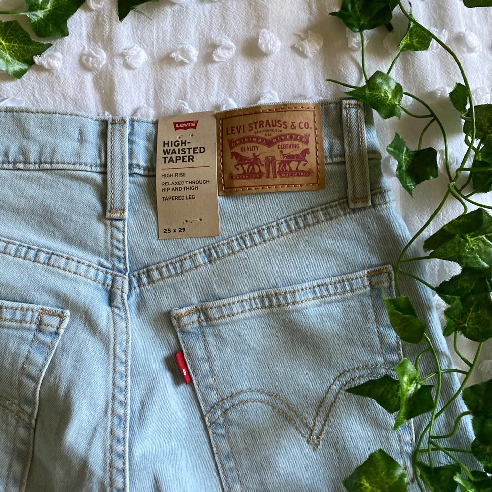 Size 25 Levi jeans